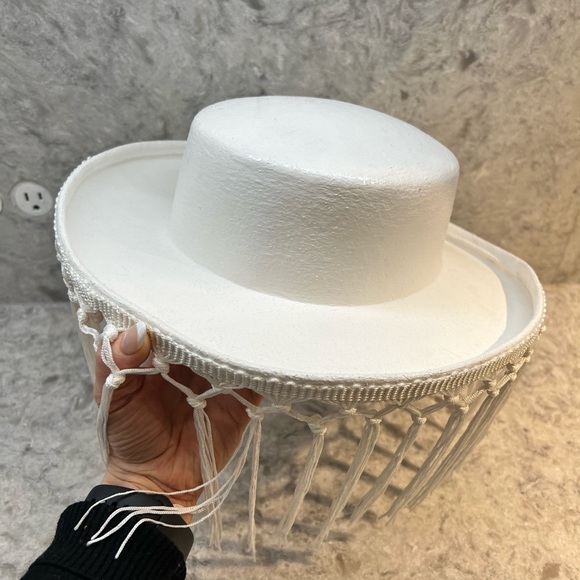 Fringe White Hat - Picture 5 of 6